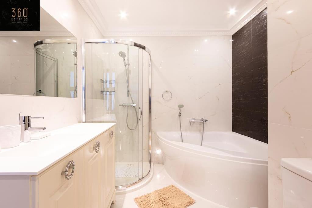 One Of A Kind, Seafront Property In St Georges Bay By 360 Estates Saint Julian's Exterior foto